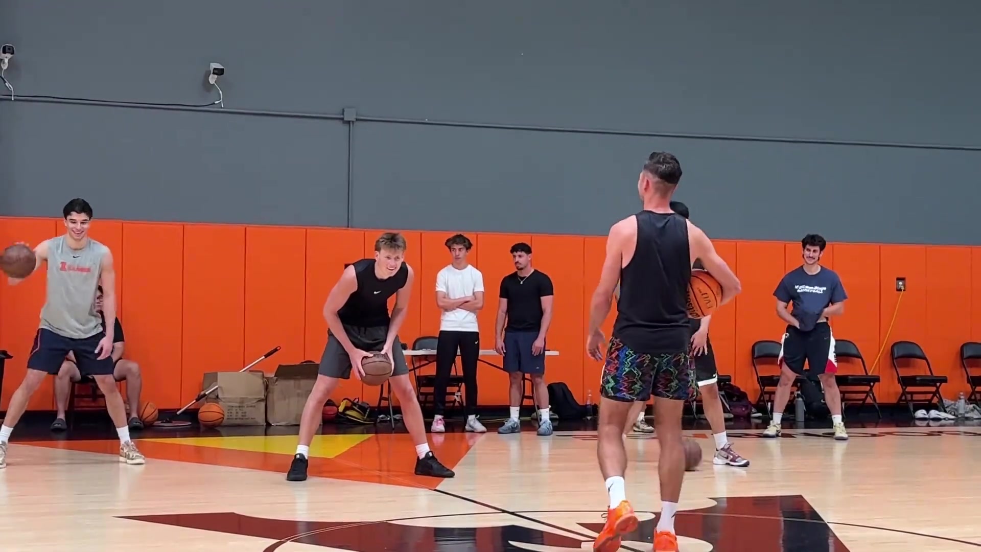 KOK体育登录入口-张博源与知名训练师Jordan Lawley一起训练！伊利诺伊小佩贾也在